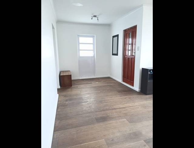 2 BEDROOM PROPERTY TO RENT IN VREDEHOEK